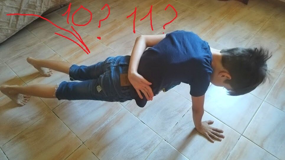 И для общего развития небесполезно... Уже может и на одной руке отжаться