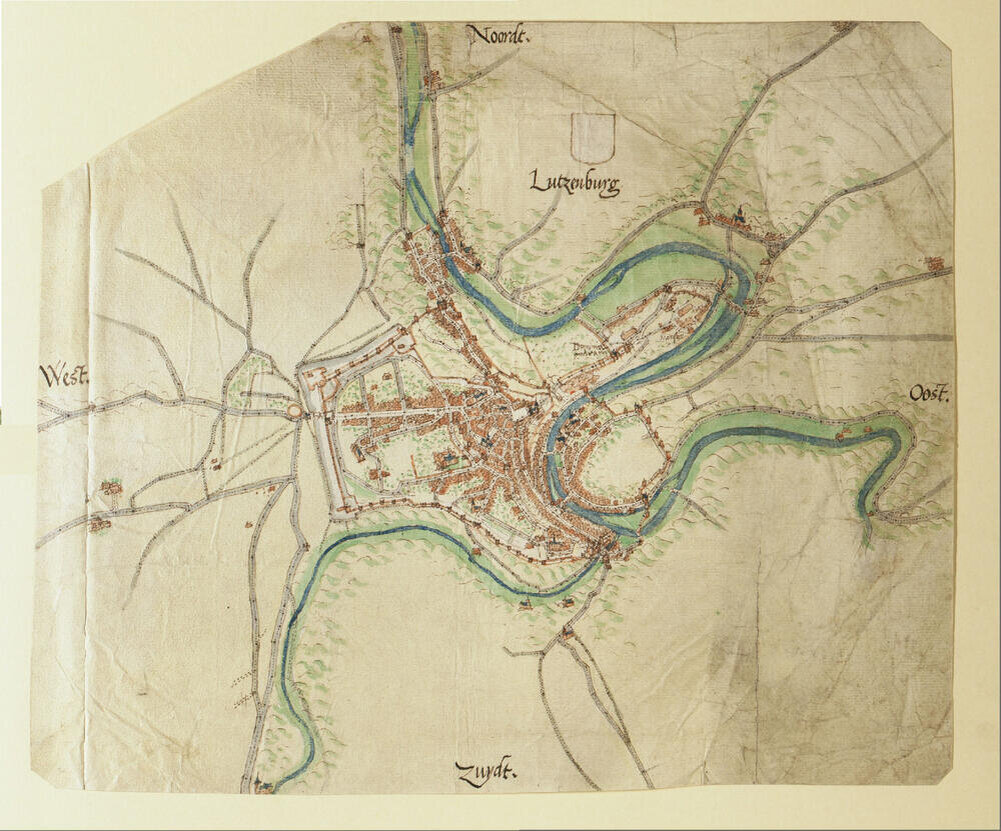 План Люксембурга из "Атласа городов Нижних земель" ван Девентера (издавался в 1550-1565 гг.) Укрепления всё ещё старого образца, но уже появился бастион, пусть и скромного размера.