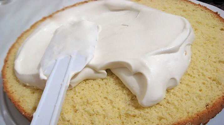 Как взбить густой сметанный крем для торта? (сметана+сахар) / Поваренок