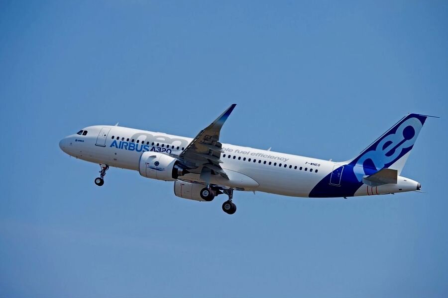 Airbus A320neo с двигателями Pratt & Whitney PW1100G.
Снимок во время первого полёта 25 сентября 2014 года, аэропорт Тулуза Бланьяк (TLS)