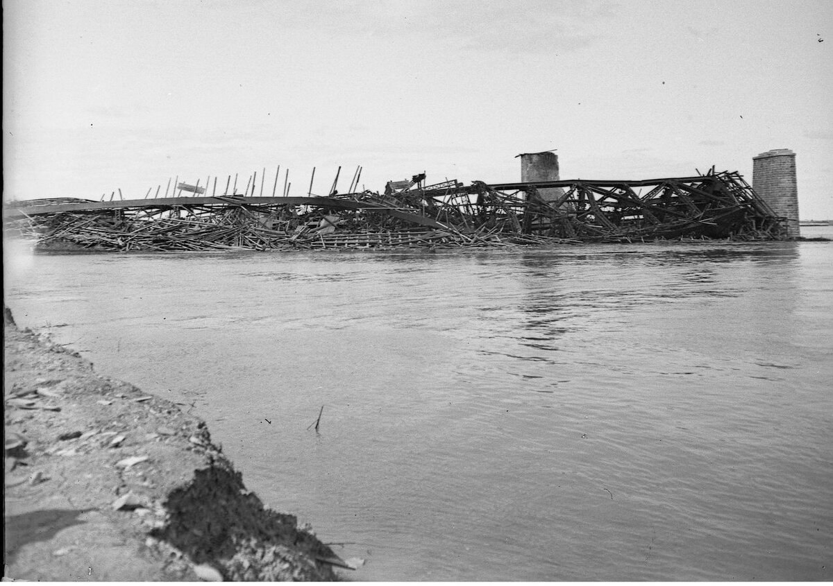 Катастрофа на строительстве Романовского моста через Волгу. 1912 год |  ZAVODFOTO.RU | Дзен