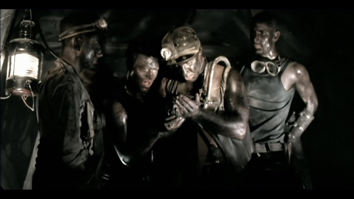 шахтер клип. тилль линдеманн шахтер. шахтер клип. рамштайн сонне шахтеры. шахтер клип.