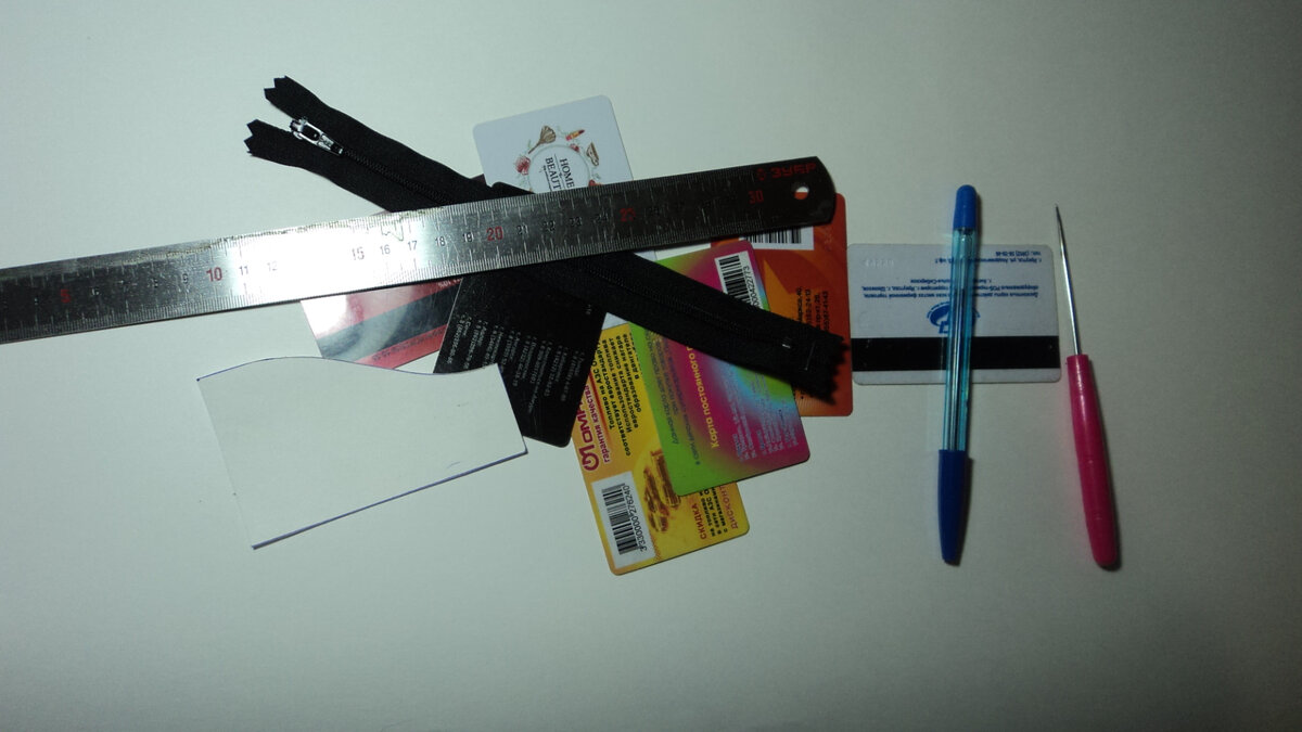 Берём лист ватмана, рисуем относительные размеры. В ходе работы корректируем размеры.