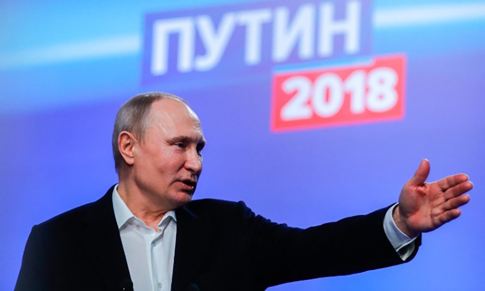 Оппозиционеры в гневе! Люди в рассуждениях и недоумение! А В.В. Путин с улыбкой опять становится президентом РФ! Но почему за него голосуют?!