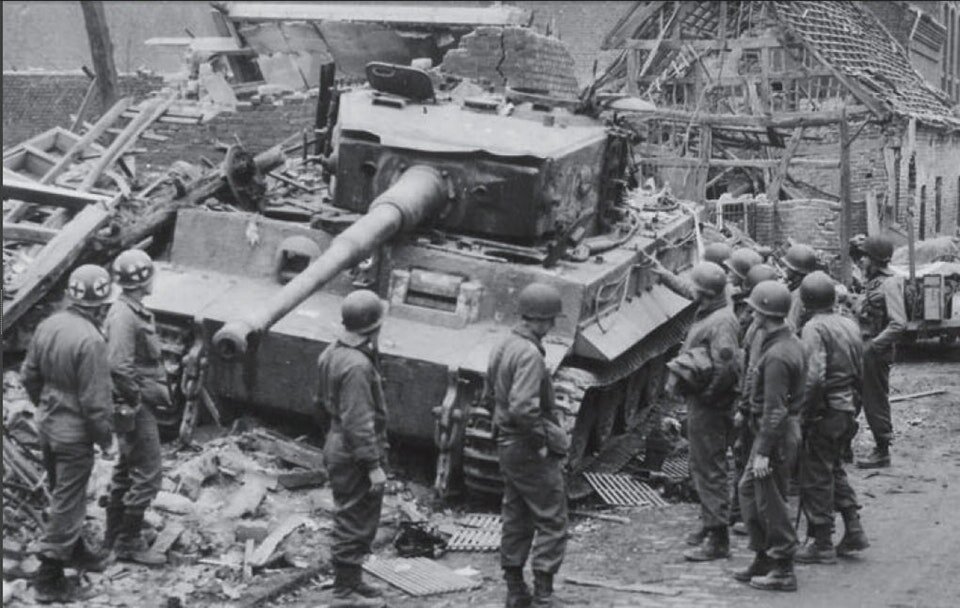 Pz.Kpfw VI Tiger с бортовым номером 201, которому "выпала честь" подбить первый M26 Pershing