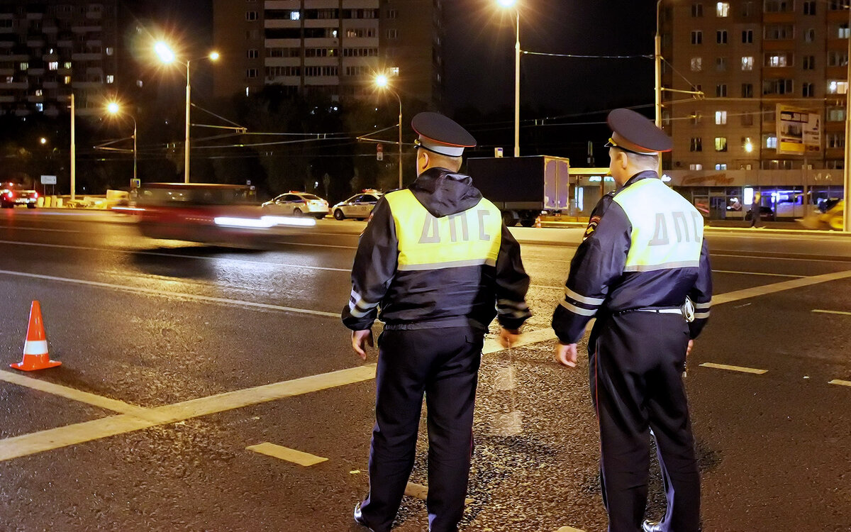 Источник: https://www.zr.ru/content/articles/902020-prava-inspektora-dps-na-doroge/