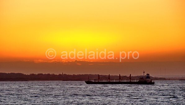 Многочисленные рестораны Агадира славятся рыбными блюдами и морепродуктами, которые всегда подаются наисвежайшими. Пляжи и морепродукты — вот главные факторы, привлекающие туристов.