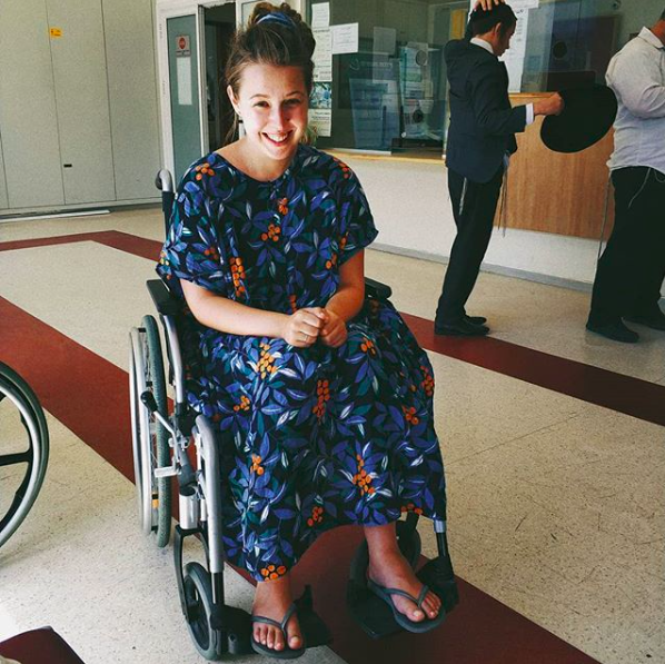 До того, как мы попадем в больницу. где я смогу отдохнуть в колясочке, пройдет немало времени и испытаний!