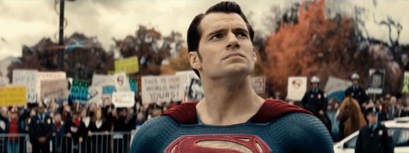   Warner Bros. должны повторно подписать договор с Генри Кавиллом на роль Супермена и сделать его одним из своих самых больших приоритетов для фильмов DC.