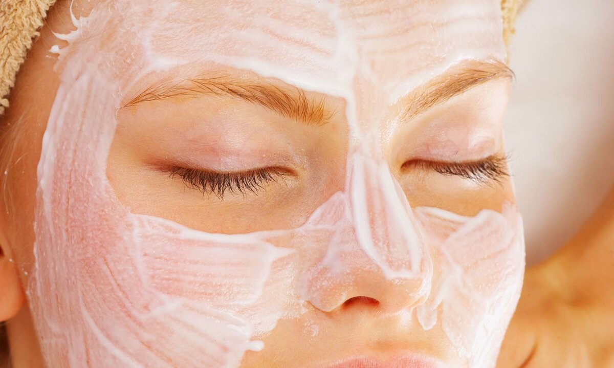 Отбеливающая маска из крахмала. Маска для лица с крахмалом от морщин. Маска для лица из крахмала и белка. Маска для лица. Яично-белковая маска.