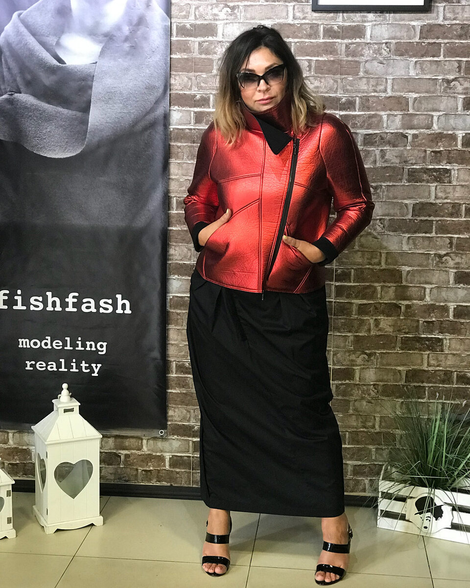 Смелая металлизированная косуха. Хорошо, но холодно без меховой подкладки