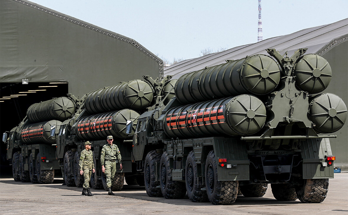 Пусковые установки ЗРС С-400 (Фото: Станислав Красильников / ТАСС)