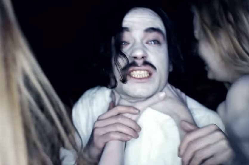 Когда поняла, что слишком жадная, и придется смотреть до конца! Фото: vokrug.tv