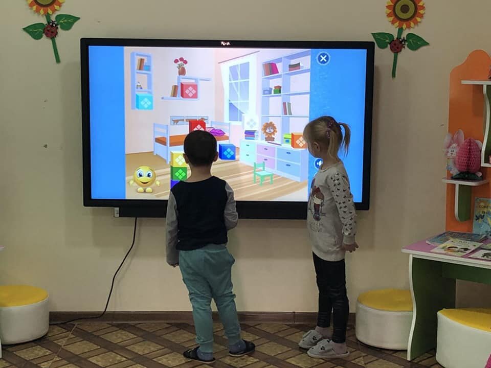 Интеллектуально интерактивная игра. Интерактивная доска в детском саду. Интерактивное оборудование для детских садов. Интерактивная доска в ДОУ. Мультимедийное оборудование для детского сада.