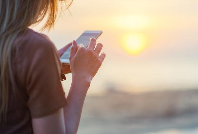 Женщины очень тонкие натуры, весьма эмоциональны и чувствительны. В любой момент может случиться так, что его не окажется рядом и чувство собственного достоинства даст о себе знать! Приходится всегда держать себя в руках и не докучать партнёра своими тараканами. 