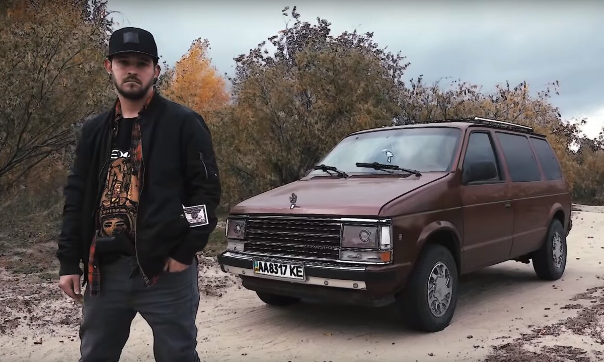 Тестируем Plymouth Voyage 1989 года.