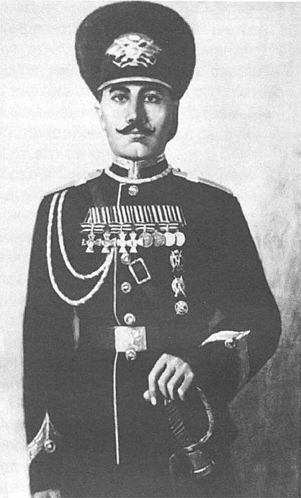 На мой взгляд абсолютно типичное фото для "дембельского альбома!