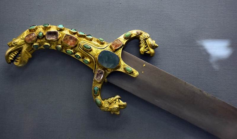 Палаш (меч) с позолоченным эфесом с клинком из булатной стали XVII века.