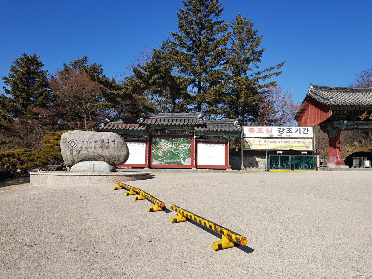 Вход в храм