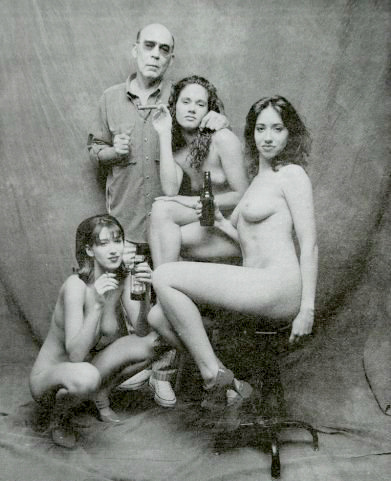 фото взято с photoshare.ru
Эта фотография полностью передает самого Хантера. Как в классике: секс, наркотики, рок-н-ролл