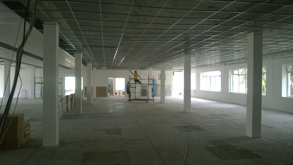 Площадь помещения более 600м2. 