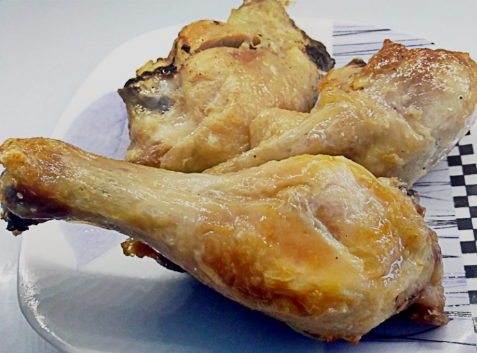 Запеченные куриные ножки намного вкуснее отварного филе, с этим не поспоришь.