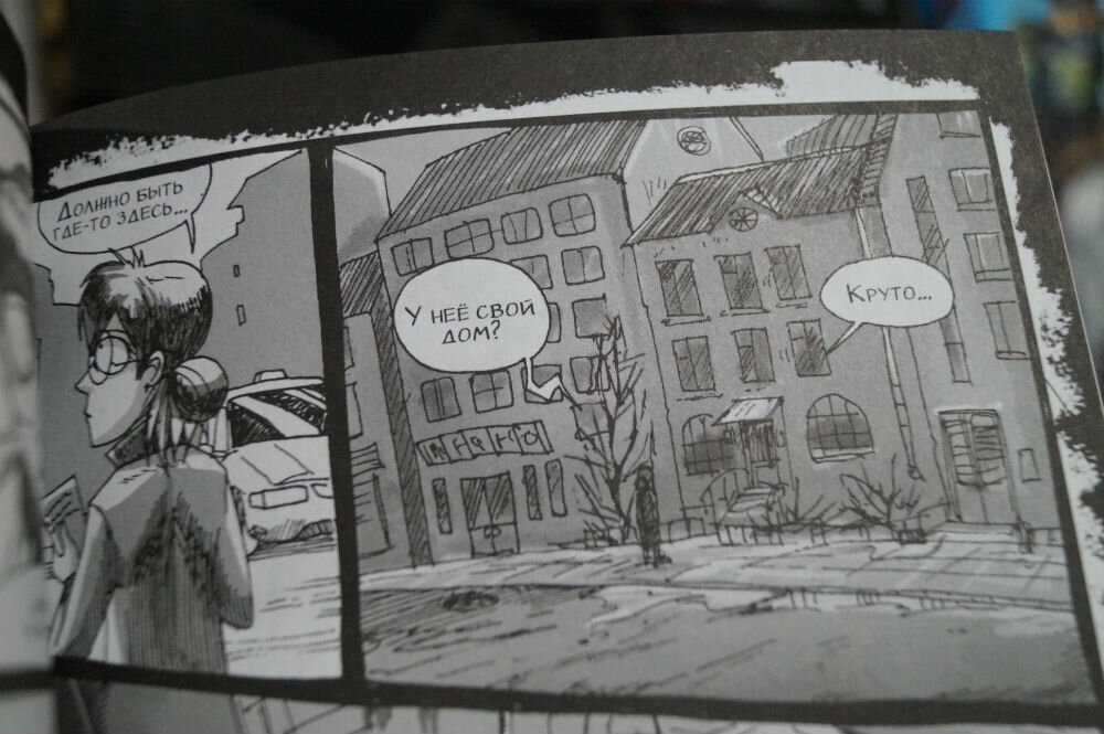 Девушки рисуют как цветные, так и черно-белые комиксы