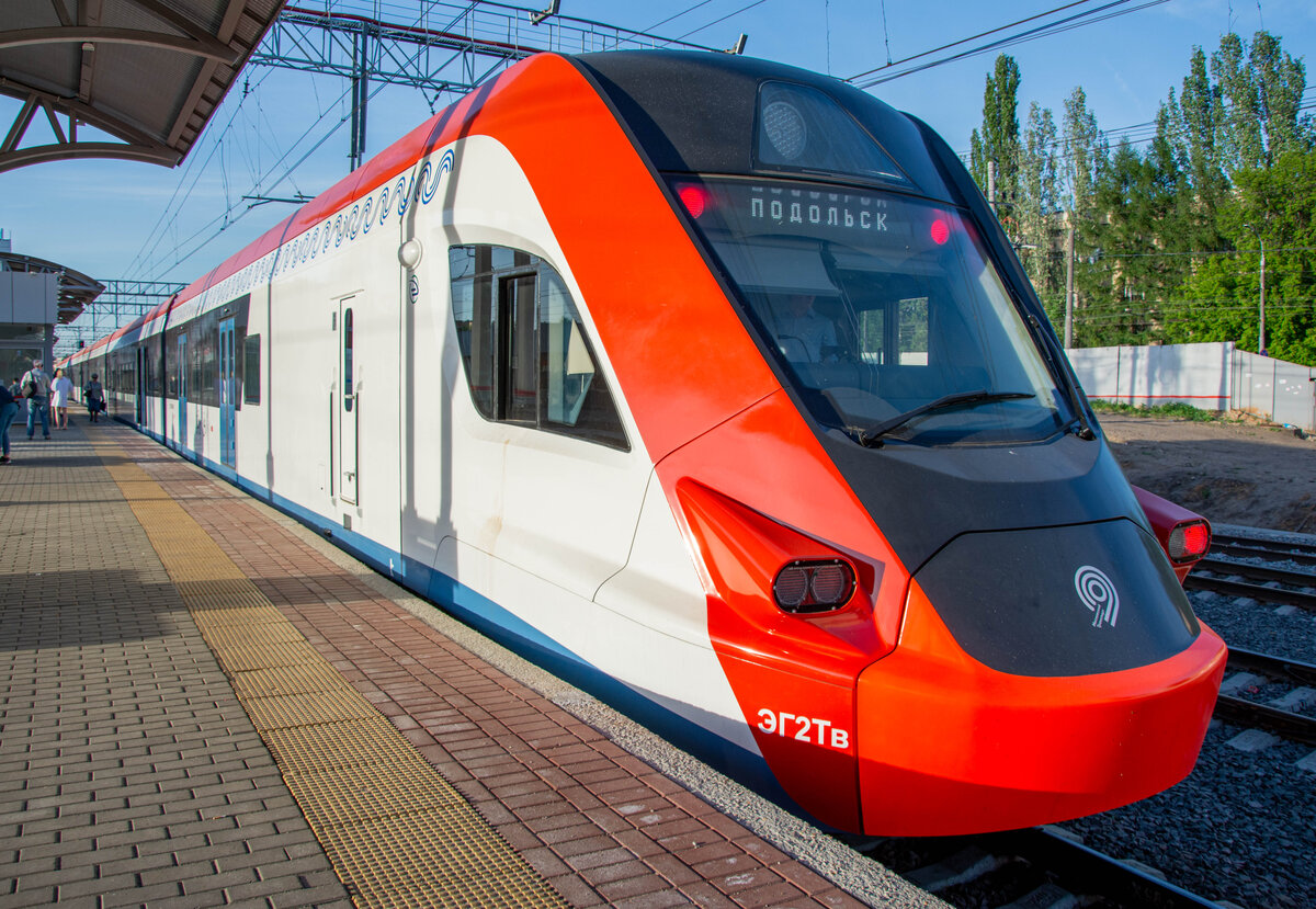 2. Белоснежная ливрея с логотипом Московского транспорта. Уже в Подольске.
