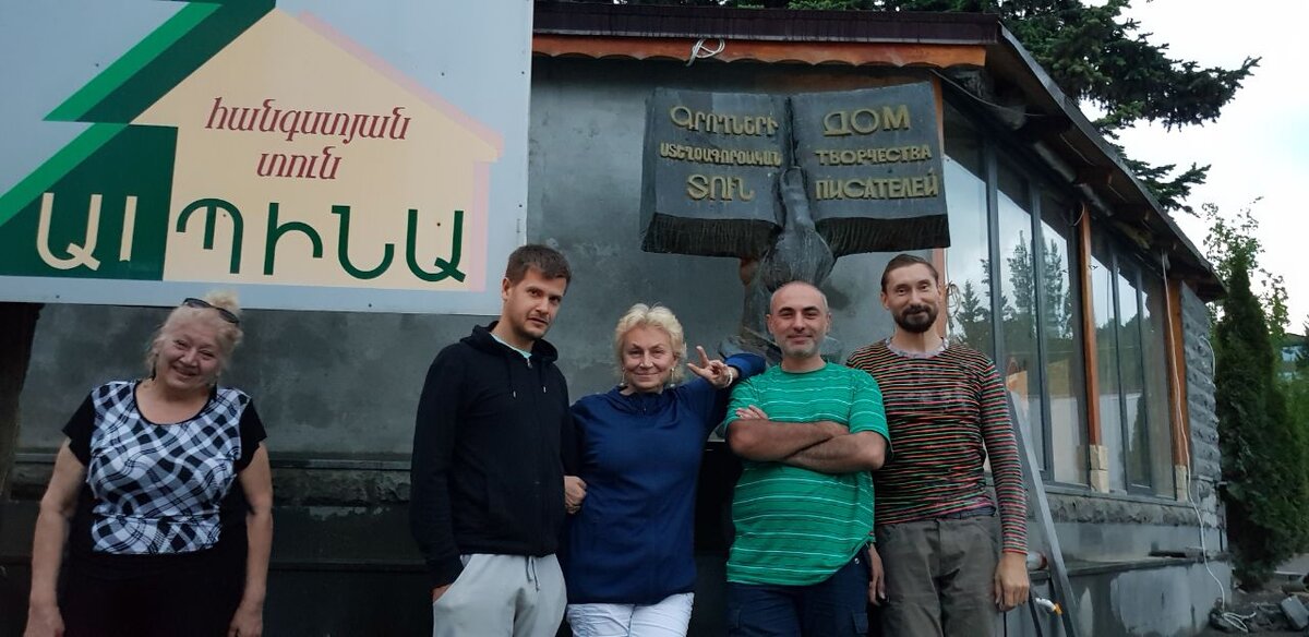  Вести с интенсивов:  «Я даже не могу вспомнить, как я сбрасываю напряжение. Наверное, как в том анекдоте – А как вы расслабляетесь? – А я и не напрягаюсь! У меня в таких случаях помогает только переслушивание вебинаров Тринити, форум, повторение уроков Запределья, Господства. И каждый раз удивляюсь, как информация по-новому раскрывается. И понимание – не стоило и напрягаться».👍🏻👏. 
Майя С. 
«Получается! Классная практика, причём работает в любом моменте, всегда можно найти точки внимания. Я лежала на полу из плитки концентрировалась на каждом стыке плитки и когда я закрыла глаза, то ощутила что начала двигаться со всей планетой, крутится с этой плиткой домом и землёй, мыслей нет, кручусь со всейпланетой и хорошо так)) потом были плоды, как после пребывания в авангарде, пожинаешь плоды, все складывается как надо!»💃🧚‍♀️🦋. 
А у нас на повестке дня интенсив «Самопознание- под ключ» 29-31 июля, следите ща новостями!😉💥🥁🎺. 