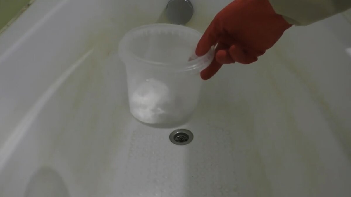 Почистить ванну содой