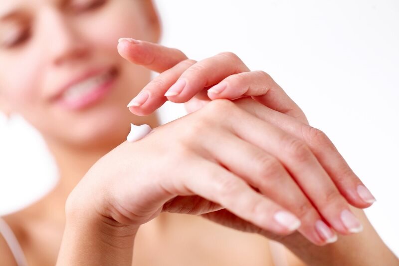 Сухая кожа рук и трещины на пальцах: причины и лечение