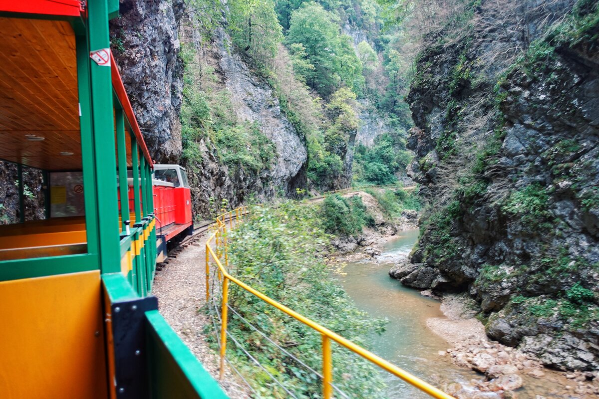 Гуамское ущелье весной фото