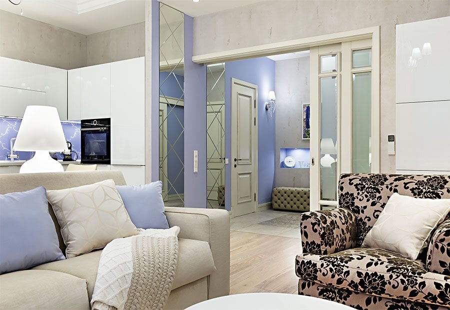 Гостиная-кухня-столовая. Вид на прихожую