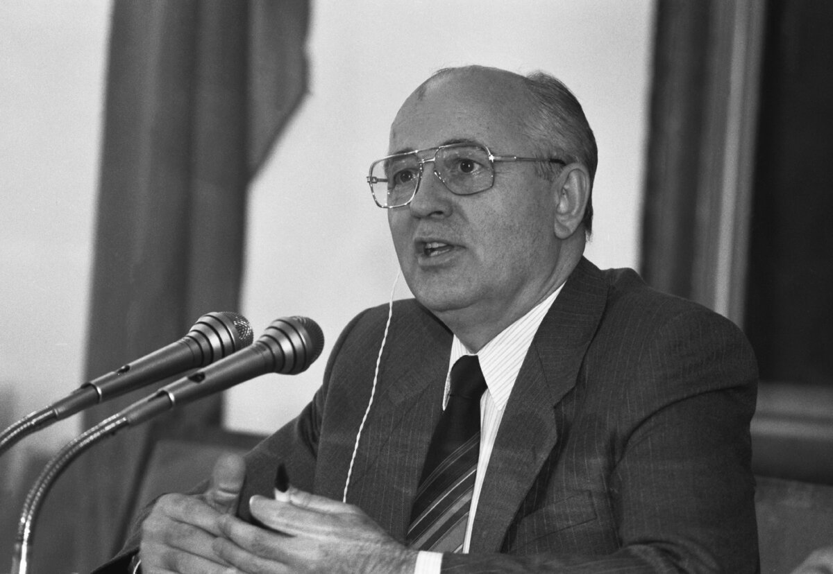 Горбачев 2022. Горбачев 1986. Л б горбачев. Л б горбачев. Л б горбачев.