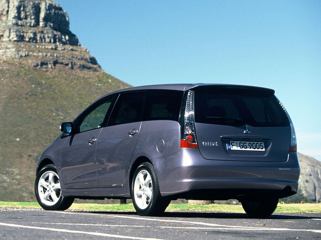 Mitsubishi Grandis. Фотография с сервиса Яндекс Картинки 