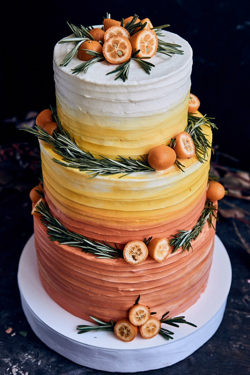 Яркий свадебный торт