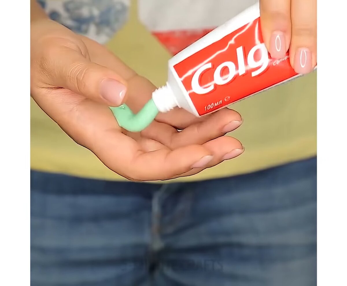 Вам понадобится всего лишь зубная паста! Натираем руки и от запаха не останется и следа.