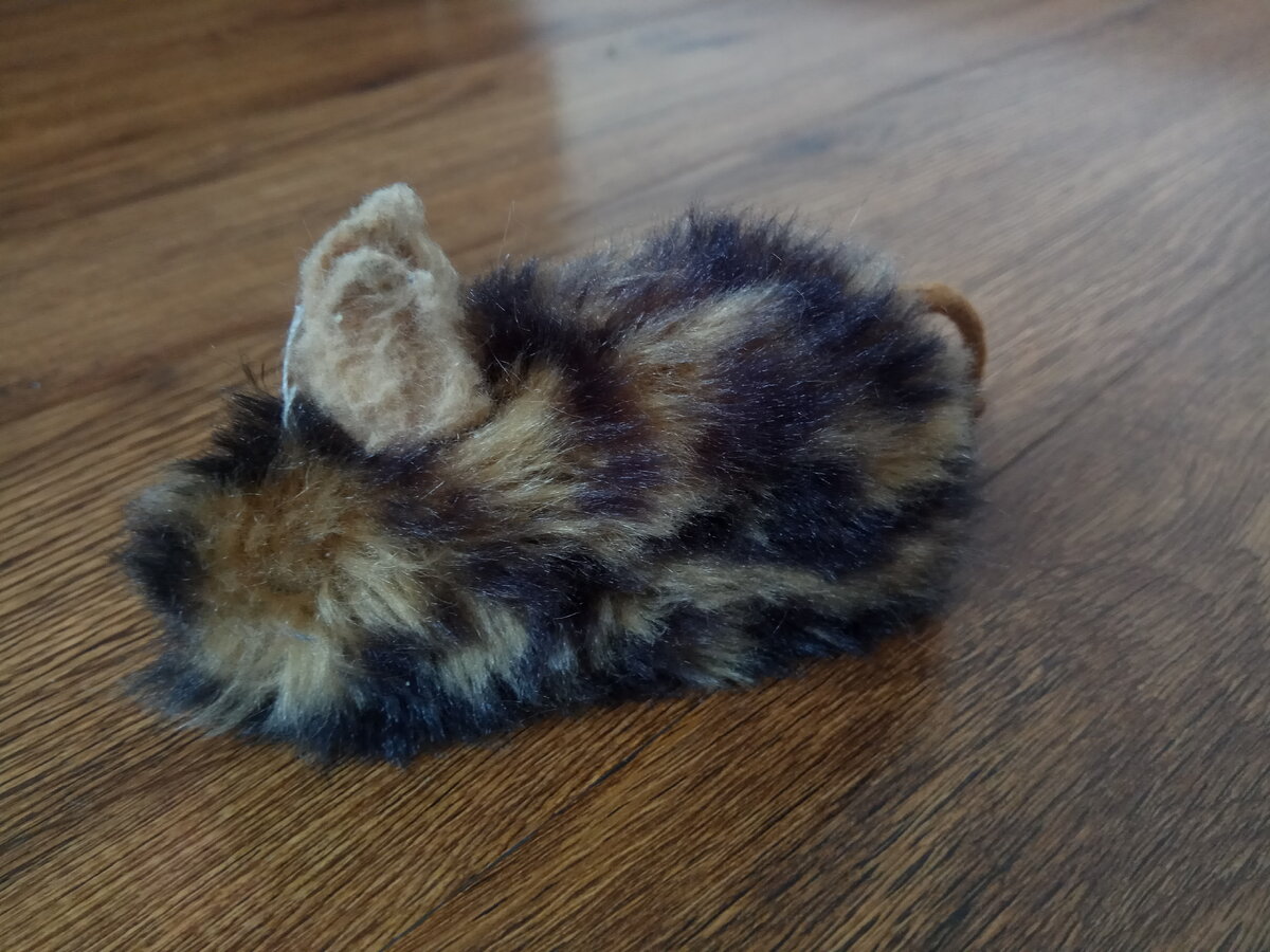 Ох, и потрепала же её жизнь :)Владелец игрушки: https://zen.yandex.ru/id/5ba33f893f25cd00ab1fef36 