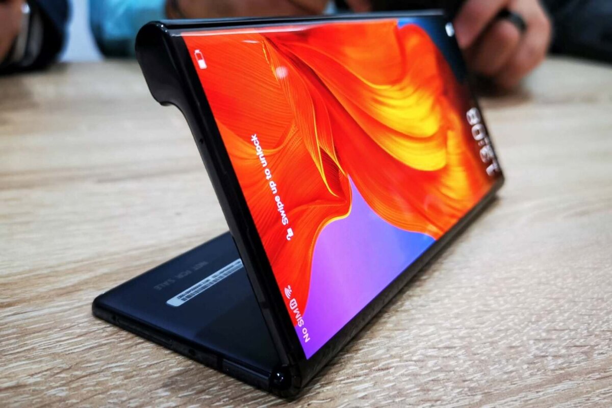 Названа дата выхода и стоимость первого гибкого смартфона HUAWEI Mate X