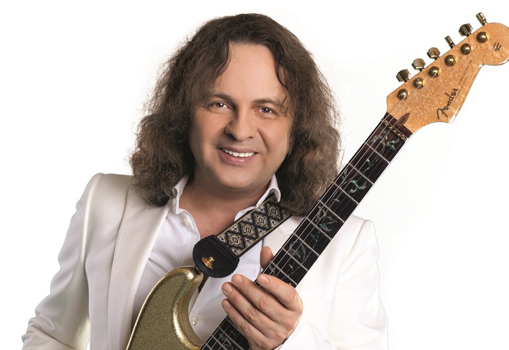 Российский гитарист, композитор, аранжировщик, Заслуженный артист России, Виктор Зинчук