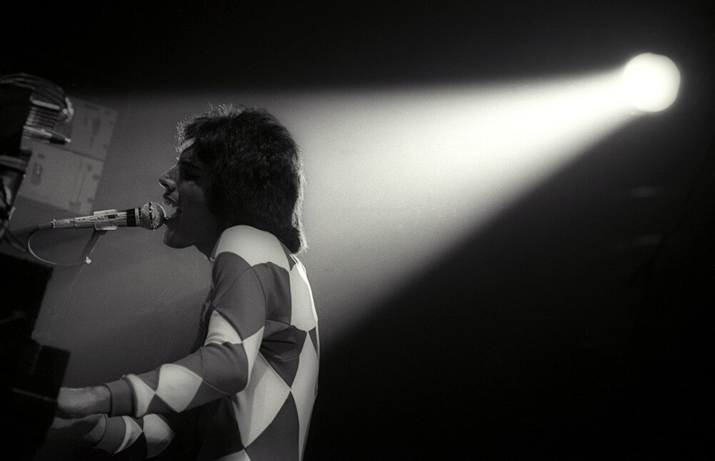 Фредди Меркьюри за роялем