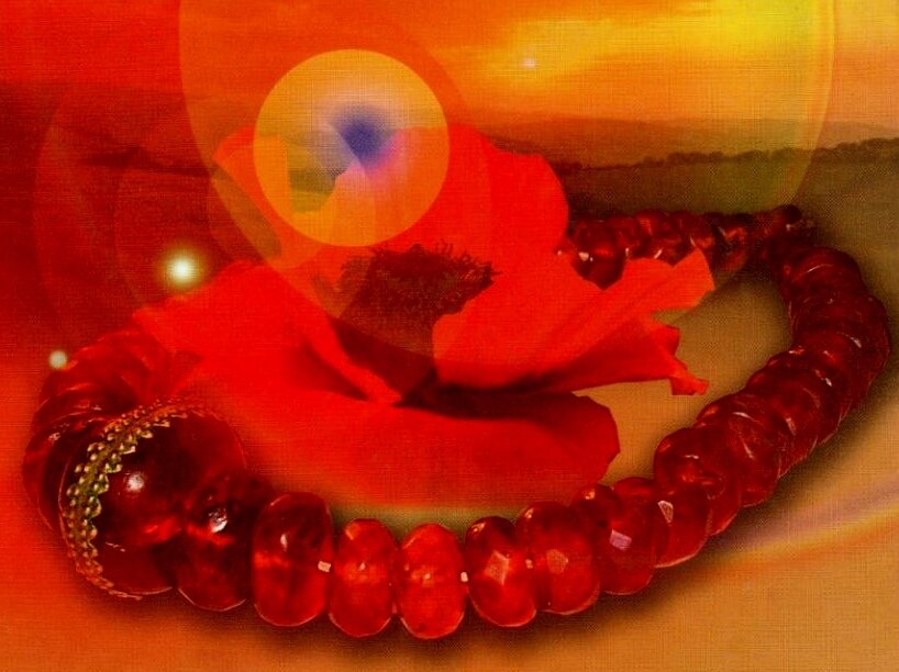 Янтарные бусы  - любимое украшение  у женщин старообрядцев Забайкалья - семейских, имеющее вглубь уходящую историю и ставшую талисманом на долгие годы.