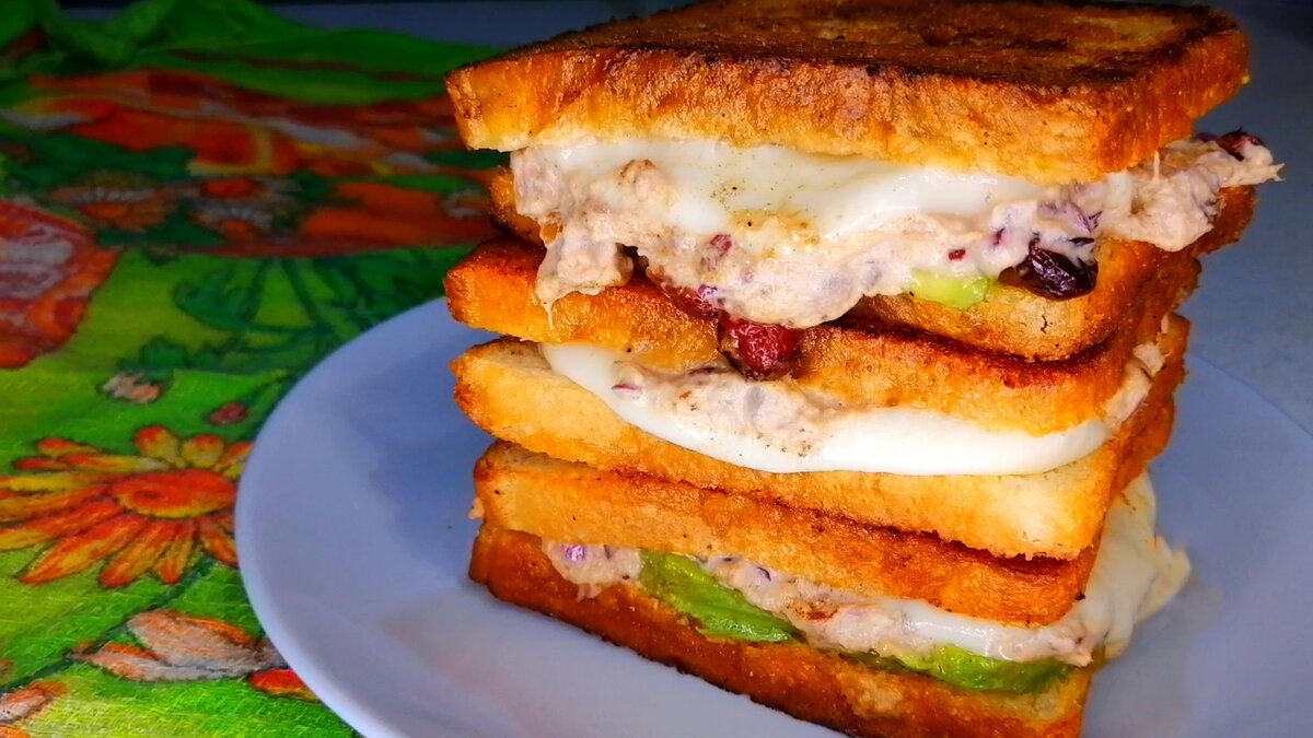 Сэндвич с тунцом