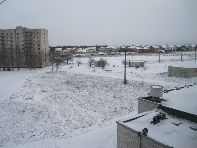 Вид на общежитие номер 9 и спорткомплекс