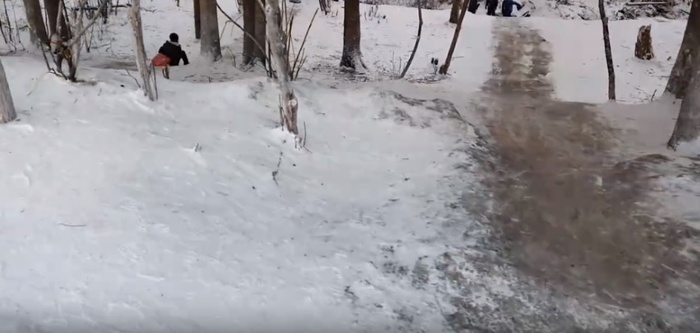 Горка, за благоустройство которой на жителя Ханты-Мансийска завели дело.  Фото:Альтер Эго/ВК