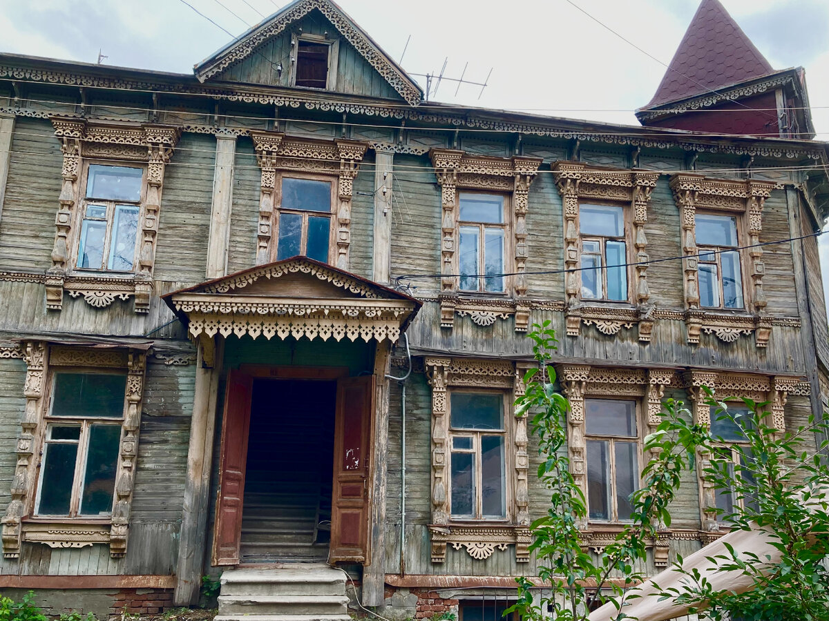 Повезло пока лишь одному из зданий ансамбля деревянного зодчества на Семинарской – Дому Овсянникова. Фото Екатерины Детушевой