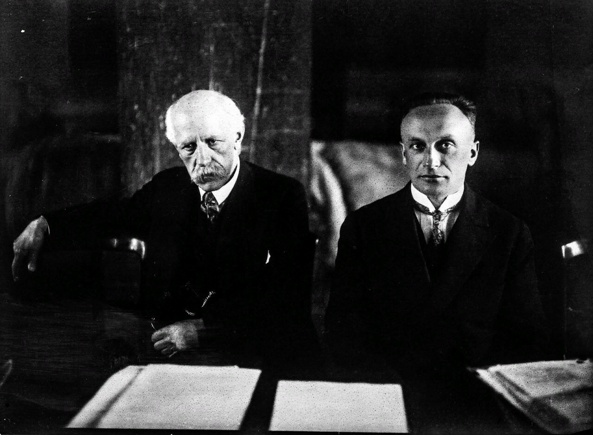 1928. Нансен и Брунс на конференции в рамках подготовки к арктической экспедиции пассажирского цеппелина LZ 127 «Граф Цеппелин»