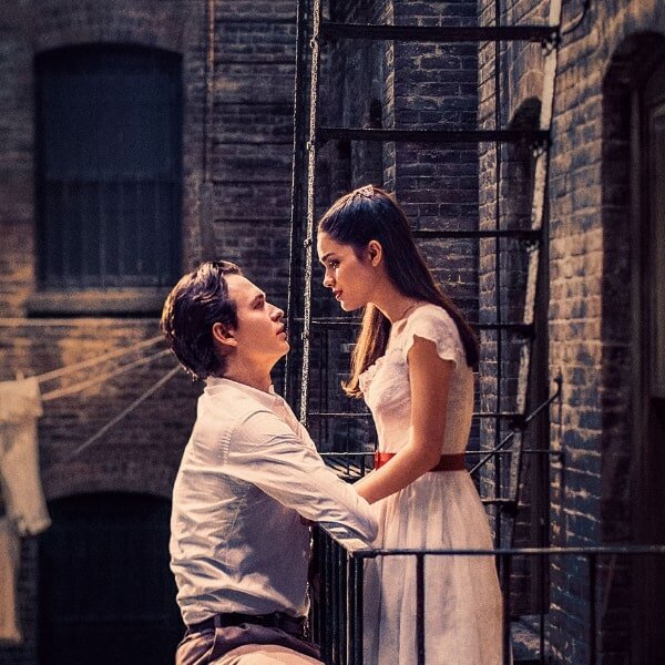 Энсел Эльгорт в роли Тони и Рэйчел Зеглер в образе Марии