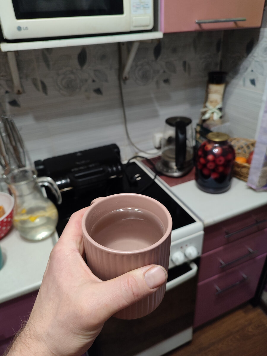 Стакан воды, выпитый утром натощак, является движущей силой, которая запускает метаболизм, давая ему дополнительный импульс. Достаточно всего получаса, чтобы скорость обмена веществ возросла на 20-30%.