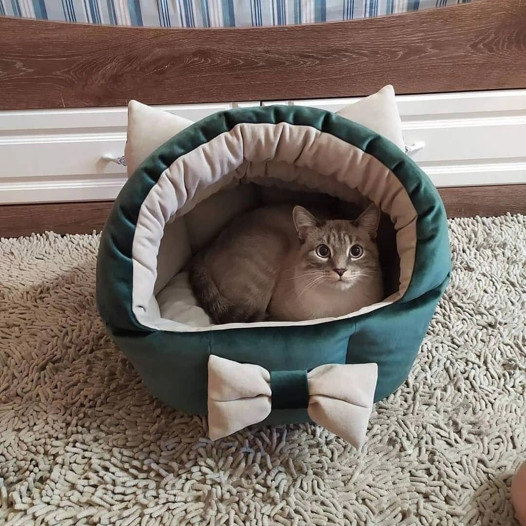 Такие домики с ушками и бантикам я назвала "Леопольд"))